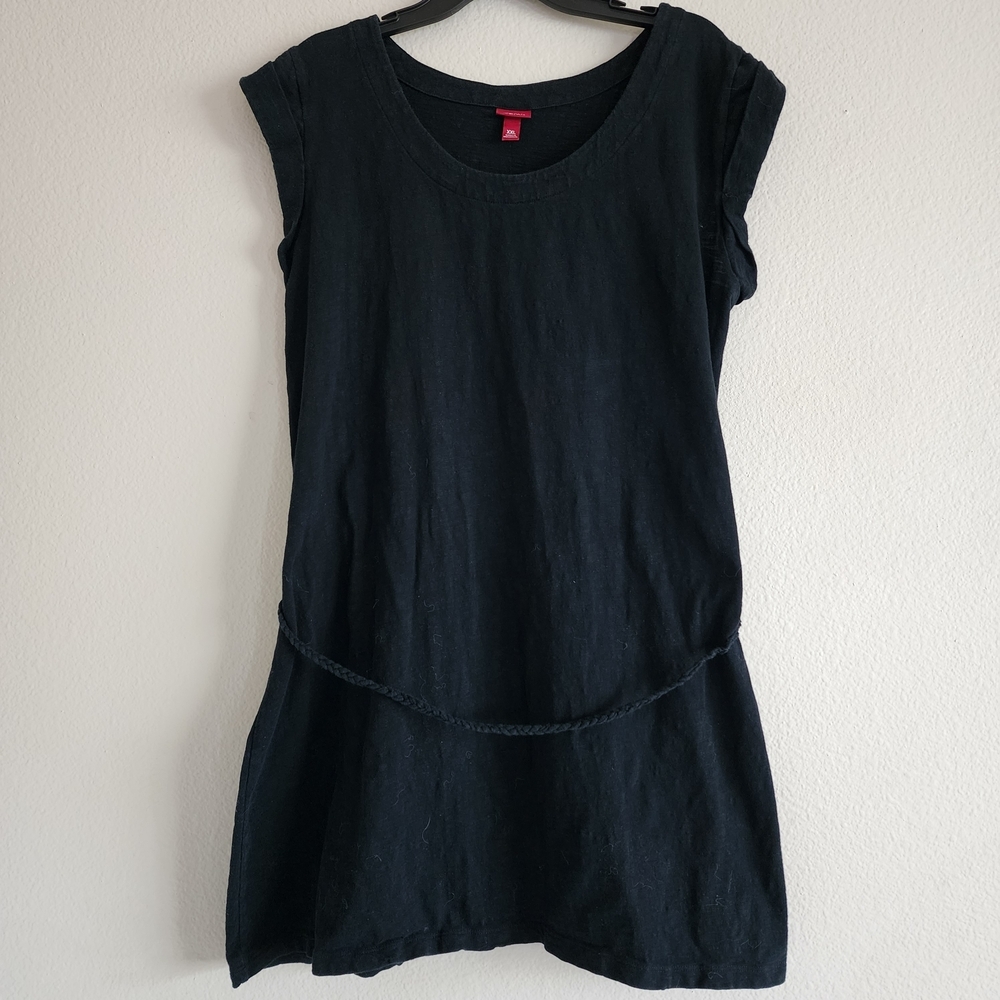 Elegant Black Sleeveless Dress - Picture 3 of 5